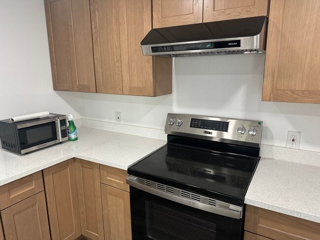 property at 1467 N Hilltop Dr