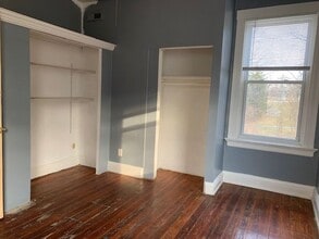 3042 Gilbert Ave, Unit 2 in Cincinnati, OH - Foto de edificio - Building Photo