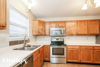 557 E Pine Ridge Dr in Westfield, IN - Building Photo - Building Photo