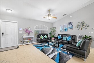 1001 NE 6th Ave in Cape Coral, FL - Foto de edificio - Building Photo