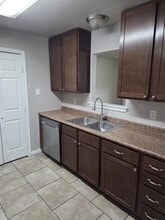 305 Shirley Dr in Lacy Lakeview, TX - Building Photo - Building Photo