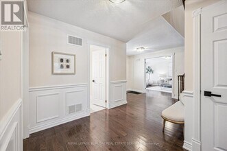 4069 Lakeshore Rd. in Burlington, ON - Building Photo - Building Photo