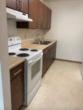 440 3rd St SE, Unit Brayside in Blooming Prairie, MN - Building Photo - Building Photo