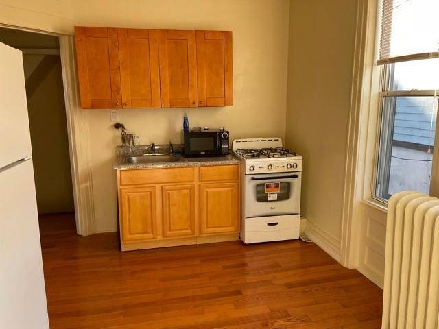 30-20-30-46 46th St in Queens, NY - Building Photo