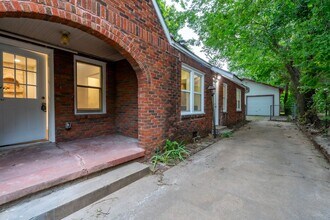 345 S Zunis Ave in Tulsa, OK - Building Photo - Building Photo