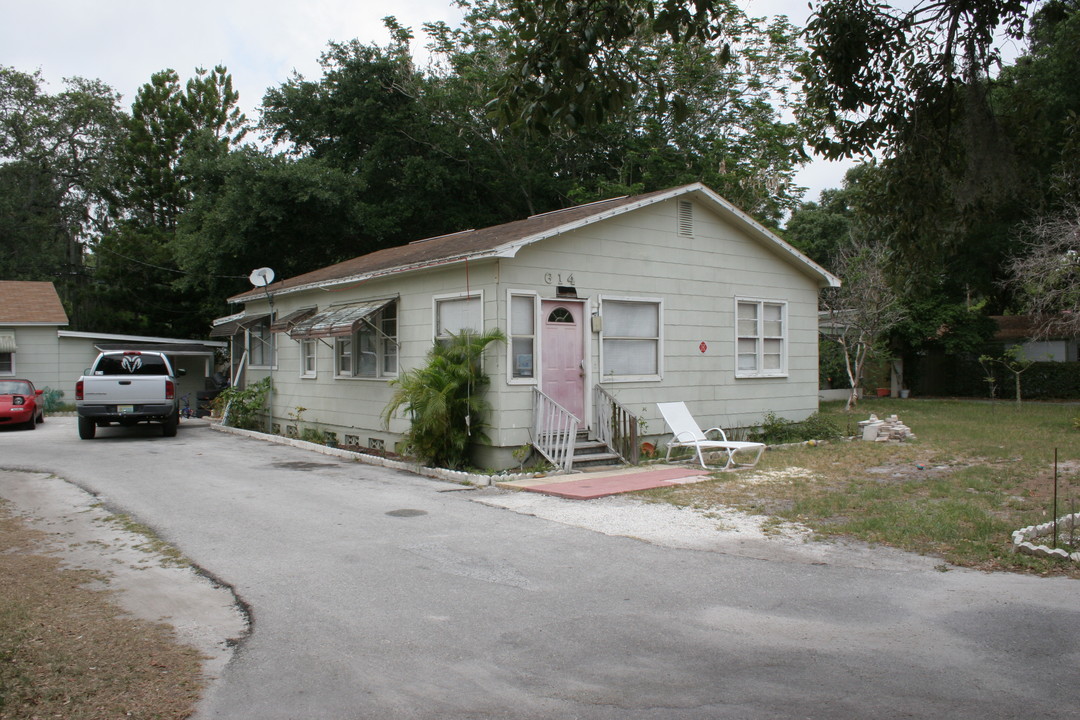 614 Beverly Ave in Largo, FL - Foto de edificio