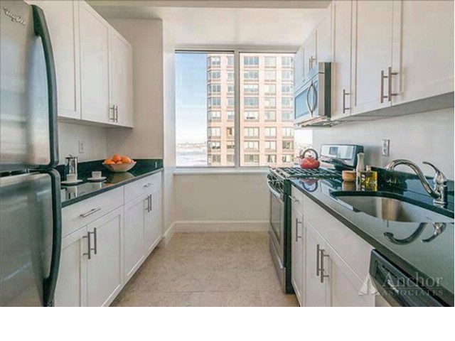 160 Riverside Blvd-Unit -5U in New York, NY - Building Photo