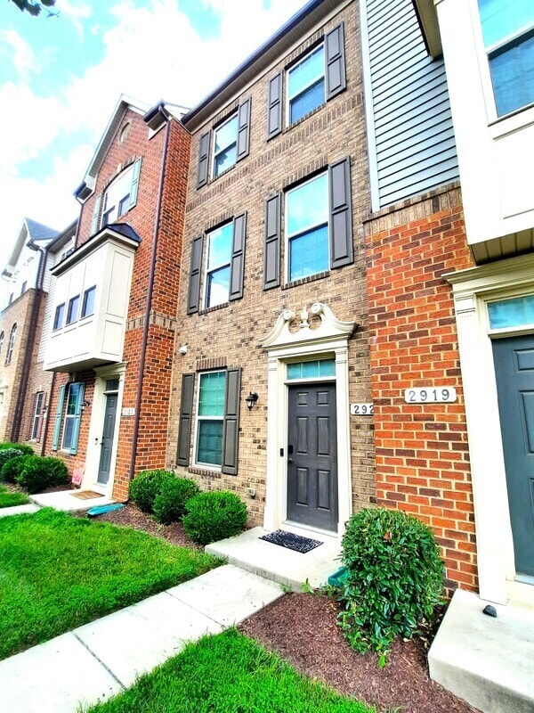 property at 2921 Glendale Ave