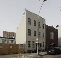 305 Eckford St in Brooklyn, NY - Building Photo
