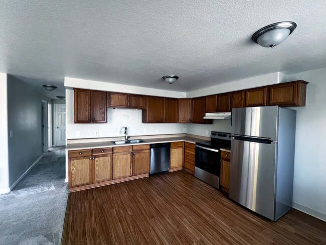 1047 8th Ave, Unit 201