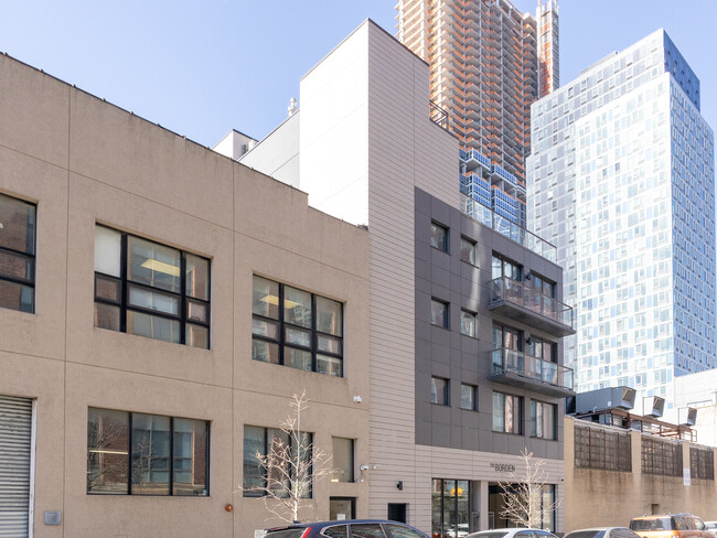 2-22 51st Ave in Long Island City, NY - Building Photo - Building Photo
