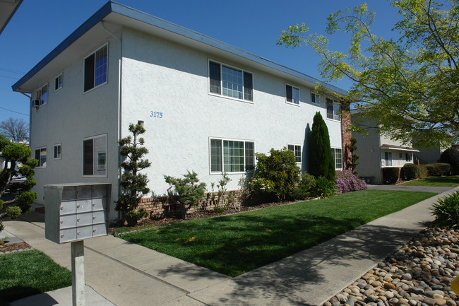 3175 Impala Dr in San Jose, CA - Foto de edificio - Building Photo