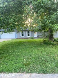 1370 E Stoneybrook Dr