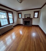 35 Chester Rd, Unit 15 in Belmont, MA - Foto de edificio - Building Photo