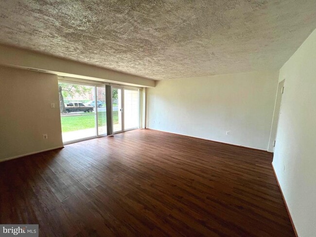 7613 Fontainebleau Dr in New Carrollton, MD - Building Photo - Building Photo