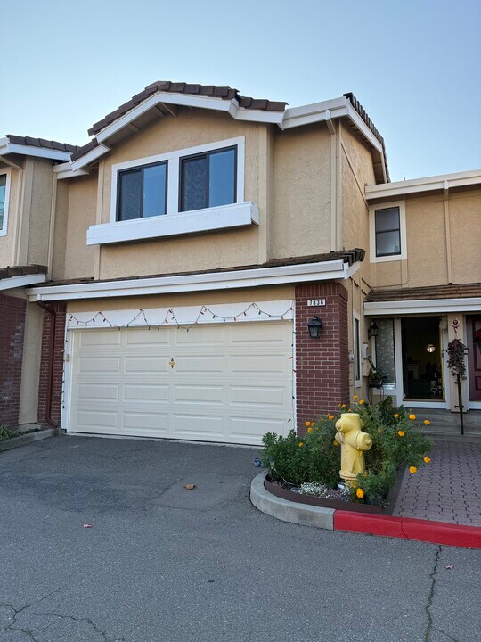 7836 Gate Way in Dublin, CA - Foto de edificio