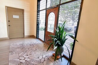 836 Sanborn Ave in Los Angeles, CA - Building Photo - Building Photo