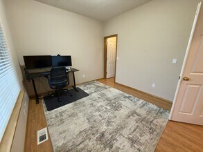 5124 NW Crady Ln in Portland, OR - Foto de edificio - Building Photo