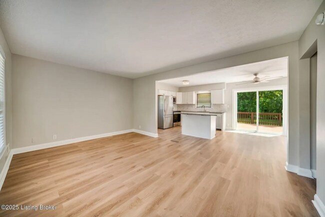 6312 Six Mile Ln in Louisville, KY - Building Photo - Building Photo