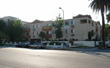 Rampart Village Villas in Los Angeles, CA - Building Photo - Building Photo