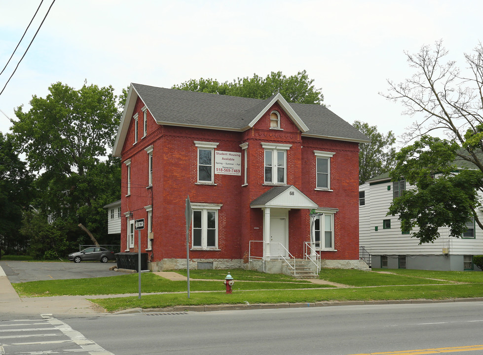 68 Broad St in Plattsburgh, NY - Building Photo