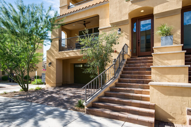 17712 N 77th Way in Scottsdale, AZ - Foto de edificio - Building Photo