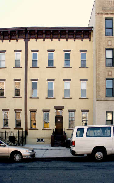 122 Grove St in Brooklyn, NY - Building Photo