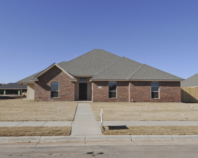 7402 Topeka Dr