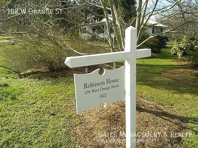 108 W Orange St in Hillsborough, NC - Building Photo - Building Photo