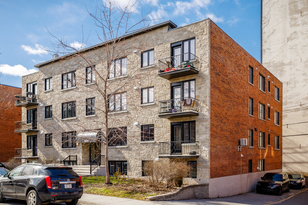 5820 Decelles Pl in Montréal, QC - Building Photo