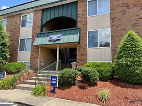 Derby Run Apartments in Louisville, KY - Foto de edificio - Building Photo