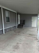 6858 NE 2nd Loop in Ocala, FL - Foto de edificio - Building Photo