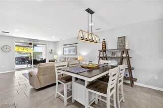 14582 Edgewater Cir in Naples, FL - Foto de edificio - Building Photo