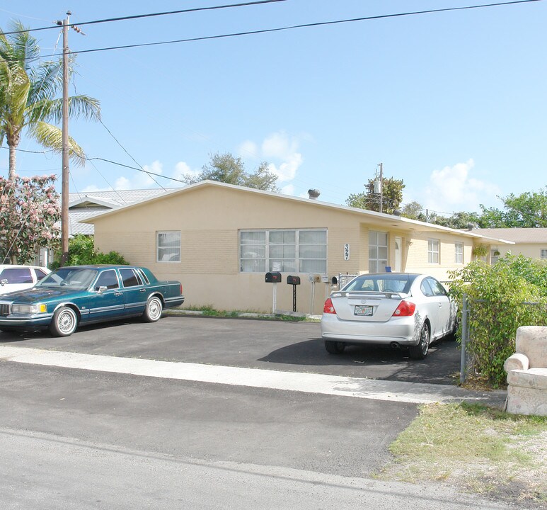 327 SW 1st Ave in Dania Beach, FL - Foto de edificio