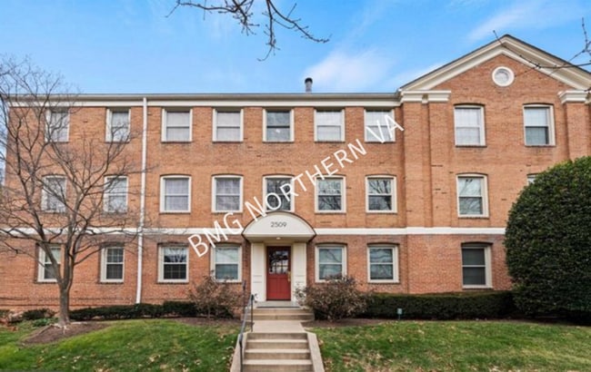 property at 2509 Arlington Blvd