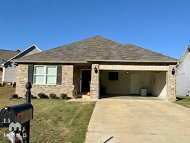 15 Tiffany Ln in Lincoln, AL - Building Photo