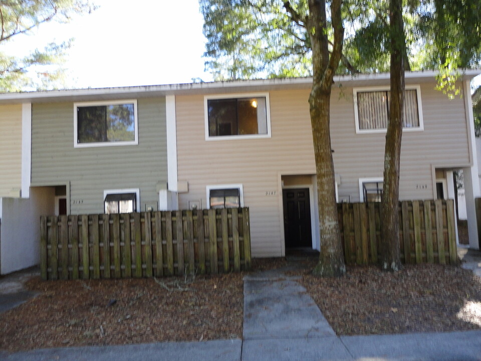 2147 SW 39th Way in Gainesville, FL - Foto de edificio