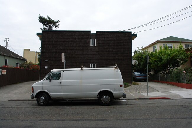 230 San Antonio Ave in San Bruno, CA - Foto de edificio - Building Photo