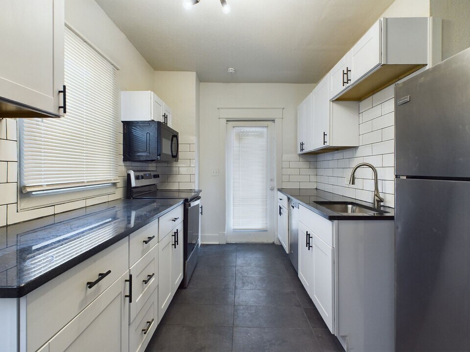 3937-3939 Troost Ave in Kansas City, MO - Building Photo