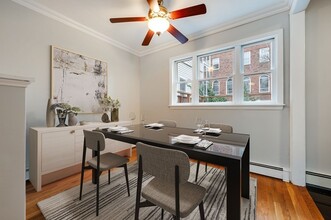 159 W 7th St, Unit 1 in Boston, MA - Foto de edificio - Building Photo
