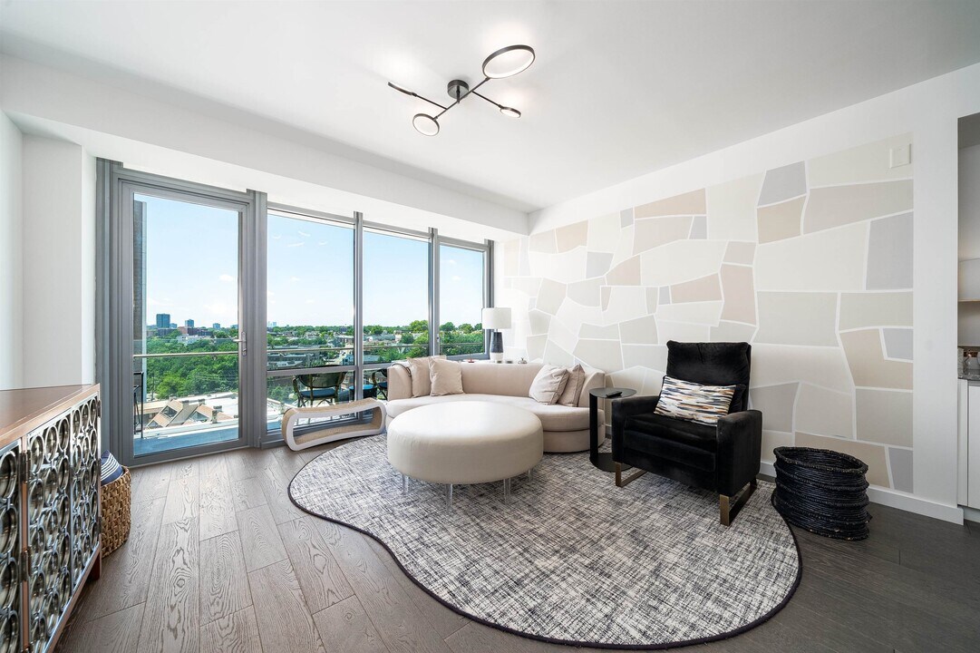 320 Adolphus Ave in Cliffside Park, NJ - Building Photo