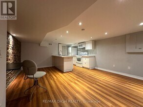 11 Somerset Ave in Toronto, ON - Building Photo - Building Photo