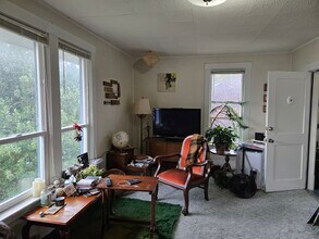 6518 25th Ave NW, Unit 2 in Seattle, WA - Foto de edificio - Building Photo