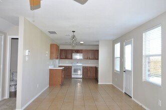 8420 River Bluffs Dr in Arlington, TX - Building Photo - Building Photo