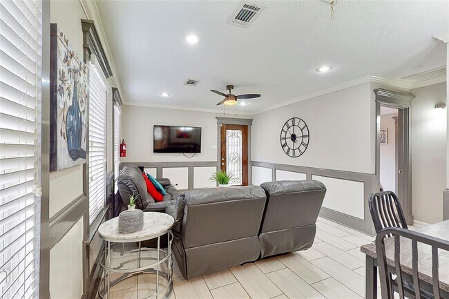 7825 Cook Rd in Houston, TX - Building Photo - Building Photo