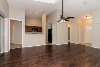 10935 Livingston Dr in New Port Richey, FL - Foto de edificio - Building Photo