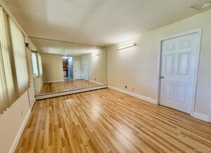 180 Avenue B in Holbrook, NY - Building Photo - Building Photo