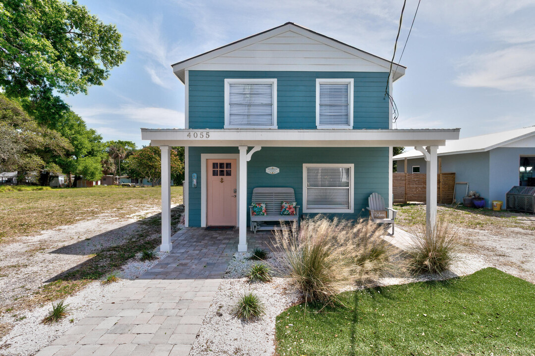 4055 Palm Ave in Sebastian, FL - Building Photo