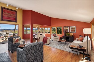 7722 58th Ave NE in Seattle, WA - Foto de edificio - Building Photo