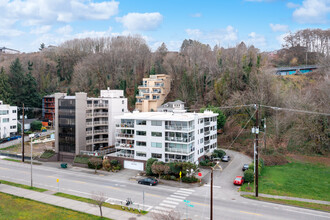 1101 Harbor Ave SW in Seattle, WA - Building Photo - Building Photo